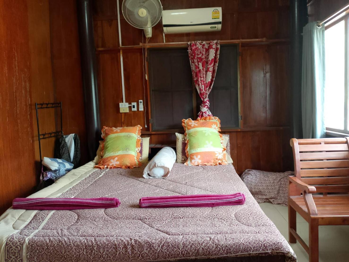 โฮมสเตย์เรือนไทย เราะฮ์มะห์ Rohmah Homestay Riverview 프라 나콘 시 아유타야 외부 사진